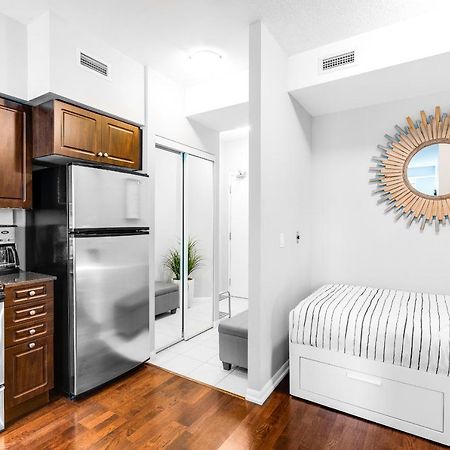 Aoc Suites - High-Rise Condo - City View トロント エクステリア 写真