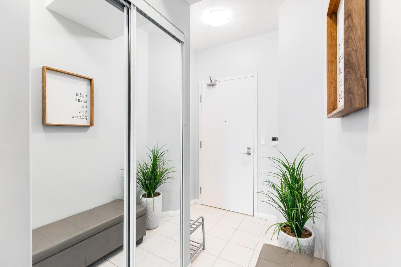Aoc Suites - High-Rise Condo - City View トロント エクステリア 写真