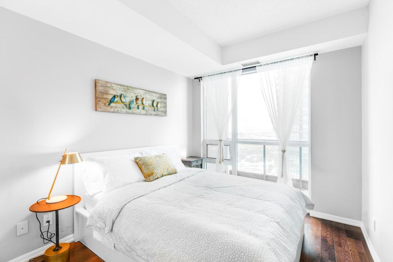 Aoc Suites - High-Rise Condo - City View トロント エクステリア 写真