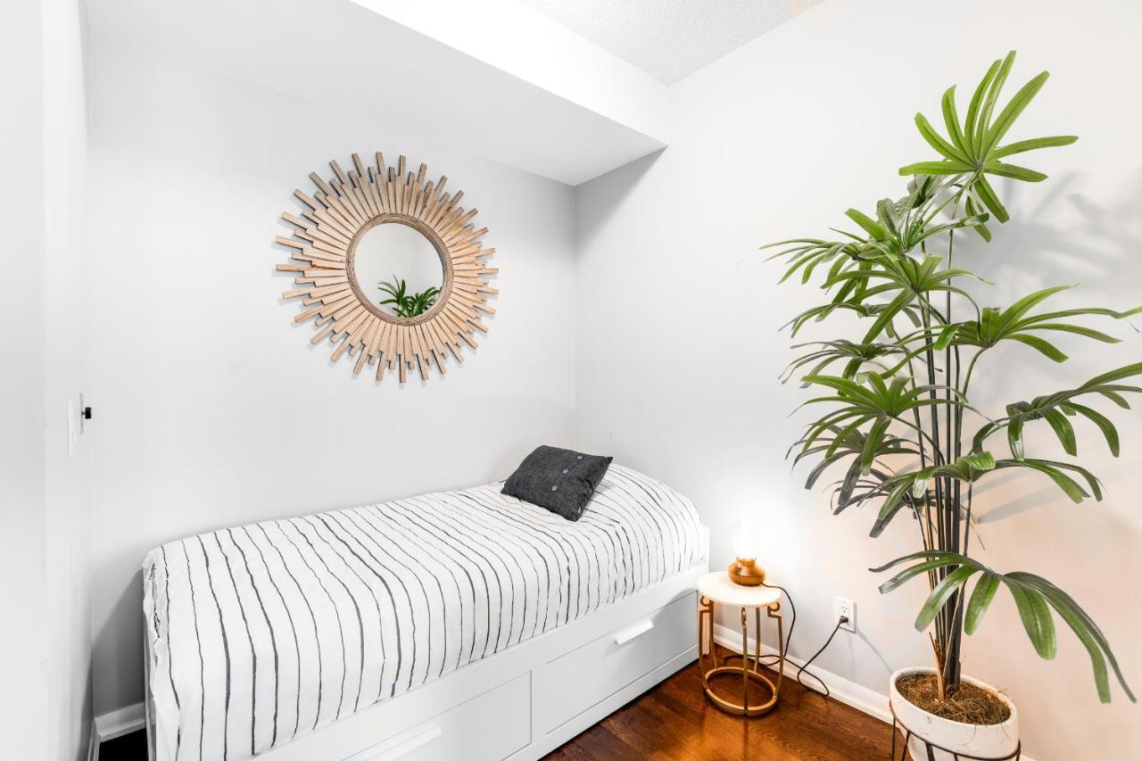 Aoc Suites - High-Rise Condo - City View トロント エクステリア 写真
